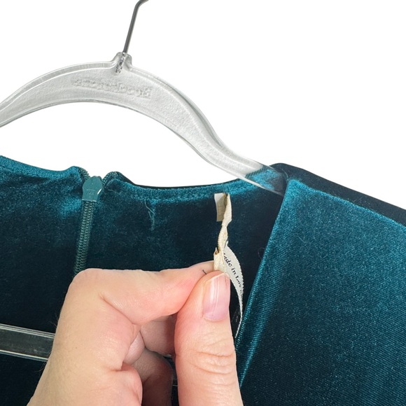 Lurelly Parisienne Velvet Floor Length Gown with Slit‎ Long Sleeve Formal Size 2 - Picture 9 of 16